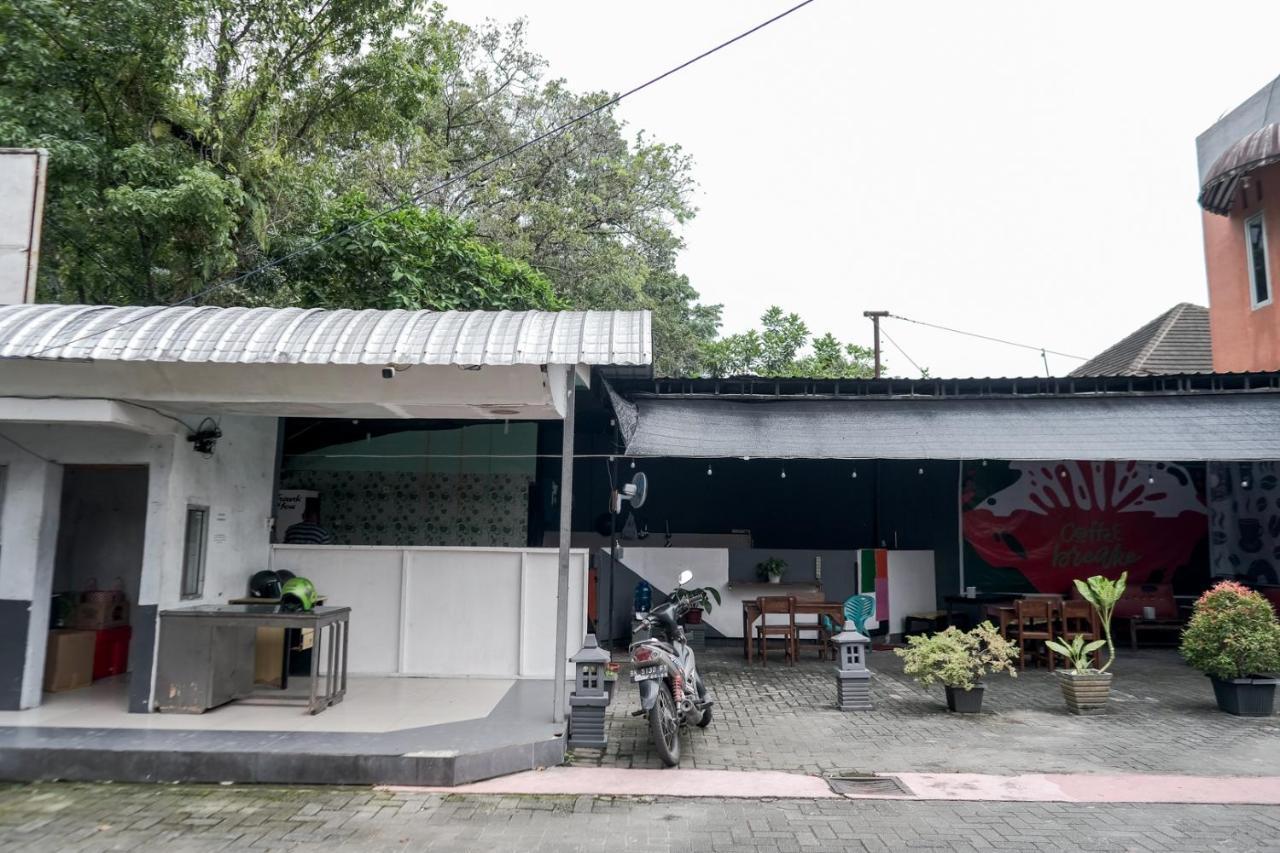 Djaboerigin Mongonsidi Guest House RedPartner Medan Esterno foto